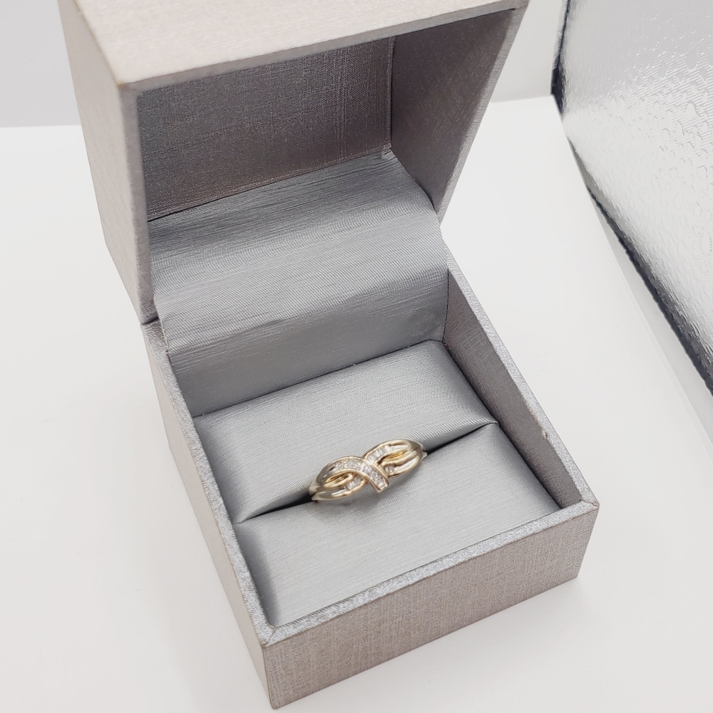 10k Solid Yellow & White Gold Genuine Diamond Ring Baguette & Round Cut Ring - Picture 9 of 12